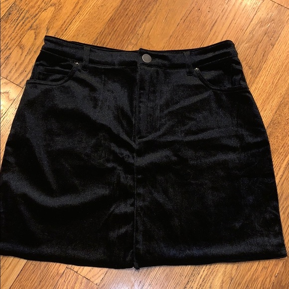 Forever 21 Black Velvet Mini Skirt - Picture 1 of 8
